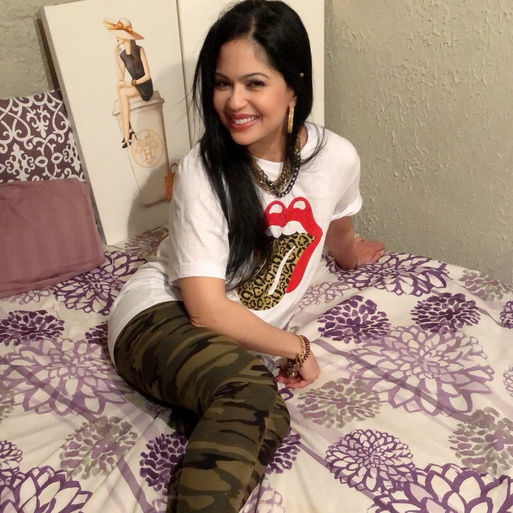 💃Rolling Stone Graphic Tee - Picture 2 of 2